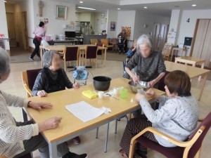 190426_春のお菓子作り…炊飯器を使ったケーキ作り（チャームやまとこおりやま）