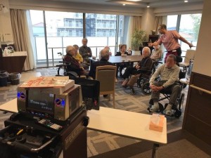 190410_喫茶コーナーにてレクリエーション（チャーム長岡天神）