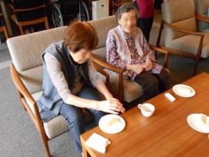 190621_おやつレクリェーション（春巻きバナナ）（チャーム郡山九条）