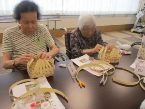 190713_バスケット編みに挑戦！！自慢の作品ができました（チャームやまとこおりやま）
