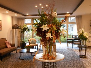 191210_1階ロビーの花（チャームスイート仁川）