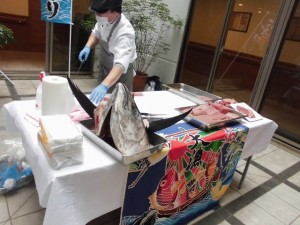 200112_マグロ解体ショー（チャーム尼崎東園田）