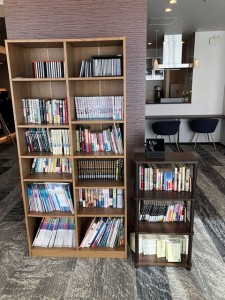 200415_図書コーナー（チャーム新大阪淡路）